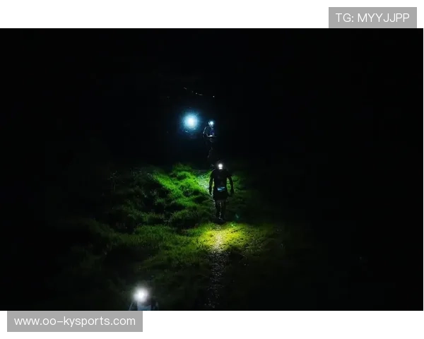越野跑的“头灯”:黑夜中的一束光 越野跑的“头灯”:黑夜中的一束光